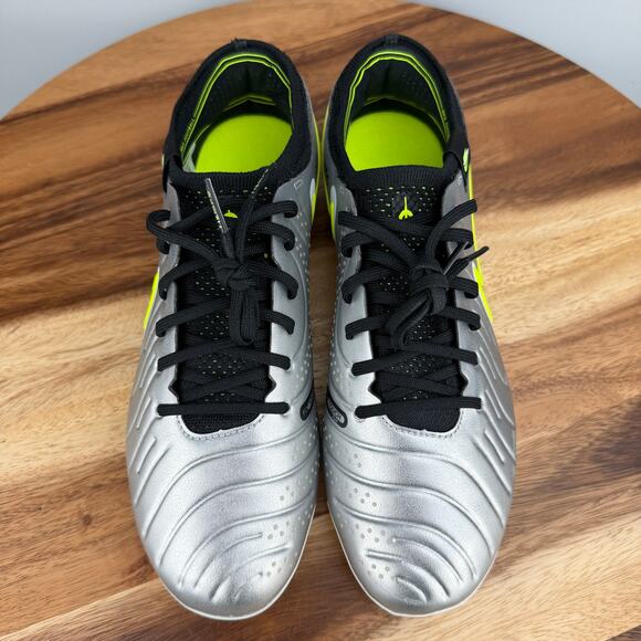 Athletic_Shoes
